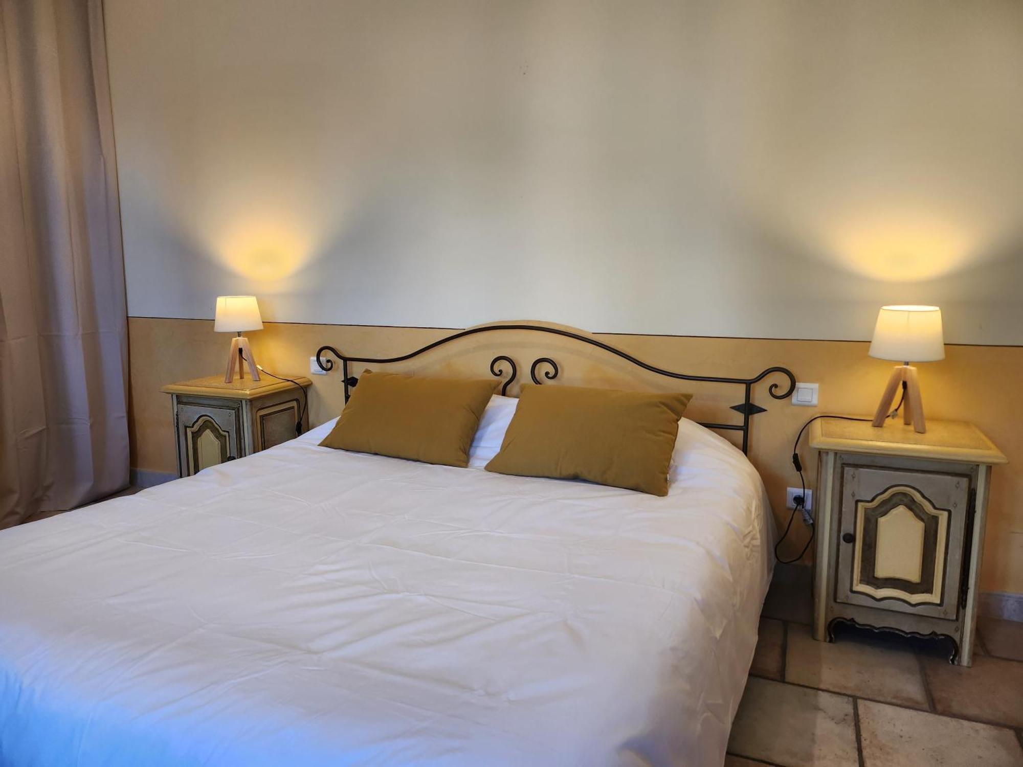 Domaine Les Gendalis Bed & Breakfast Saint-Saturnin-les-Avignon Luaran gambar