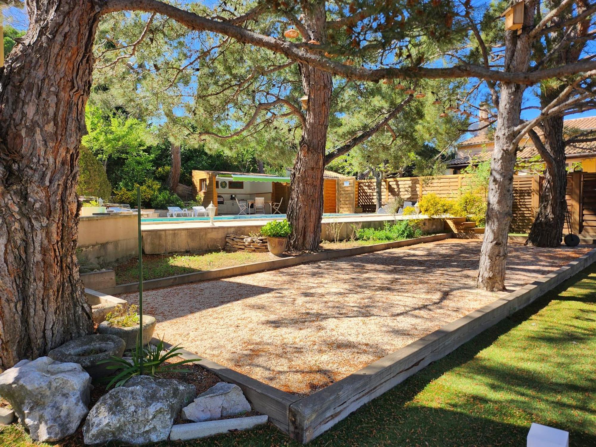 Domaine Les Gendalis Bed & Breakfast Saint-Saturnin-les-Avignon Luaran gambar