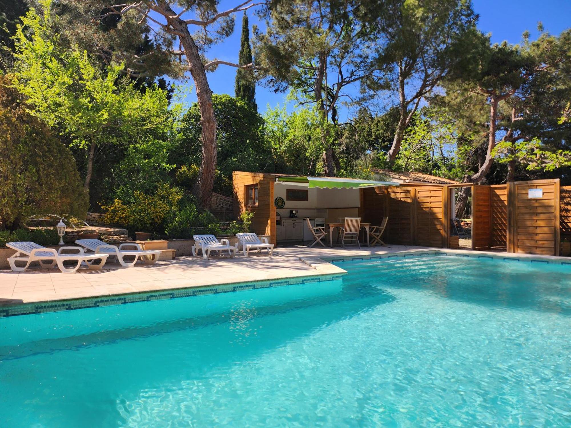 Domaine Les Gendalis Bed & Breakfast Saint-Saturnin-les-Avignon Luaran gambar